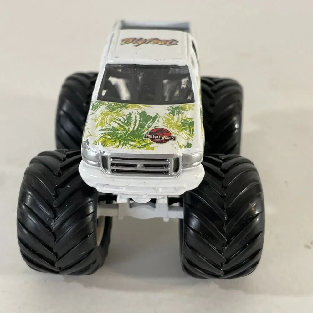 The Lost World: Jurassic Park Muscle Machines Bigfoot Monster Truck Vtg Toy